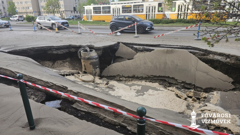 Brutális csőtörés Budapesten: beszakadt a Róbert Károly körút, egésznapos lezárás lesz, garantált a dugó