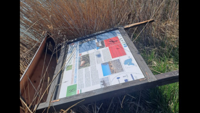 Brutális rongálás a tatai tónál: frissen felújított létesítményeket tettek tönkre + Fotók