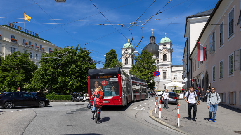 Ilyet eddig csak filmekben láttunk: trolibusz hajtott egy bevásárlóközpontba, egy ember meghalt