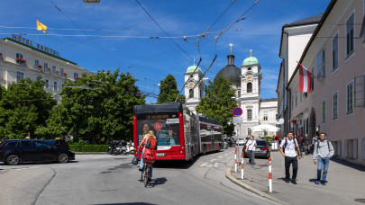Ilyet eddig csak filmekben láttunk: trolibusz hajtott egy bevásárlóközpontba, egy ember meghalt