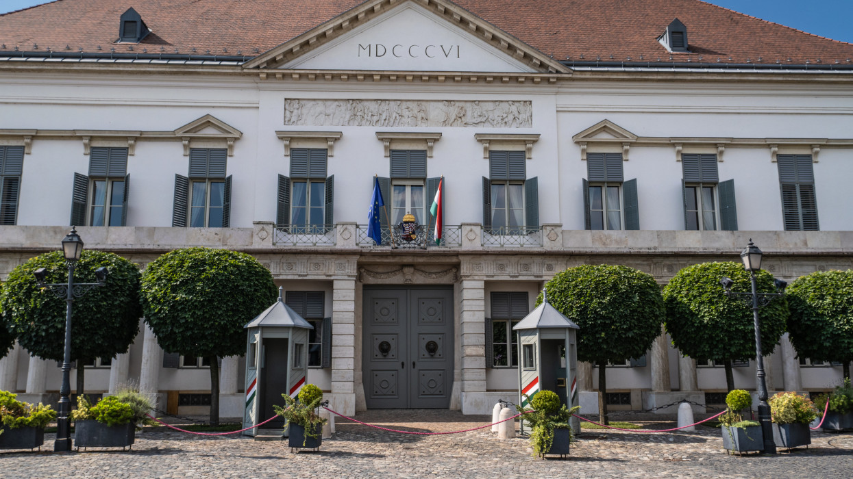 Ennyi lehet az új köztársasági elnök fizetése: a mandátuma öt évre szól, ezek lesznek a feladatai