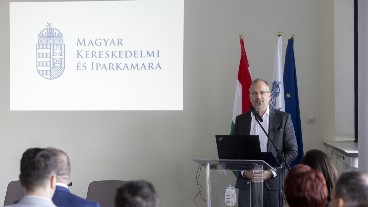 Megszólalt a Kereskedelmi és Iparkamara: ez lehet az árrésstop, benzinárstop kivezetésének menetrendje 2026-ban