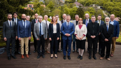 Megszólalt a pesti elitgimi igazgatója: erről egyeztettek Magyar Péterrel, leszögezte, milyen minisztert szeretnének