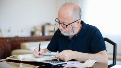 293 ezer nyugdíjas kaphat emelést még az idén: hetvenezren közülük több mint 20 ezer forinttal kapnak majd többet havonta