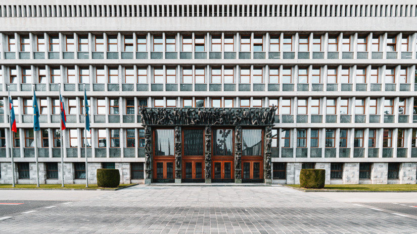 Előrehozott választásokat írhatnak ki, ha ezt nem sikerül megszavazni a parlamentben: a leköszönő minisztelelnök sem vállalná a kormányalakítás feladatát Szlovéniában