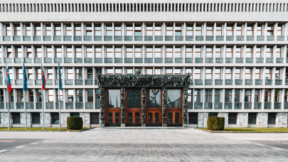 Előrehozott választásokat írhatnak ki, ha ezt nem sikerül megszavazni a parlamentben: a leköszönő minisztelelnök sem vállalná a kormányalakítás feladatát Szlovéniában