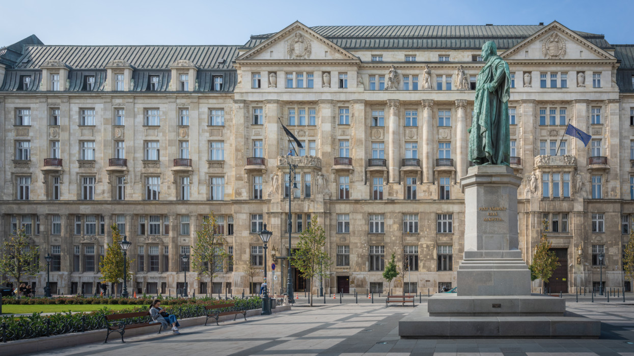 Ezt a 12 embert helyezi a TISZA miniszter pozícióba: még 4 hely kiadó, így alakul át a minisztériumok rendszere