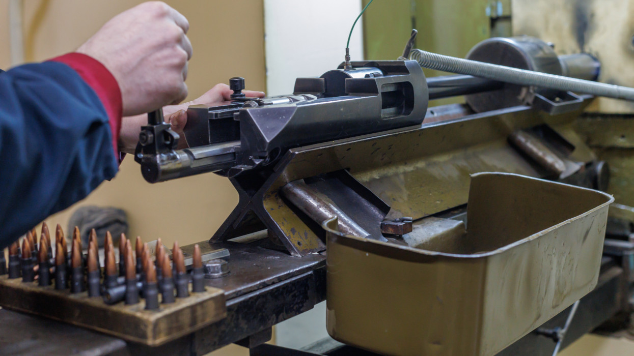 Félelmetes tempóba kapcsolt a fegyverkezés: felzárkózott a szuperhatalmak mellé a II. világháború rettegett óriása