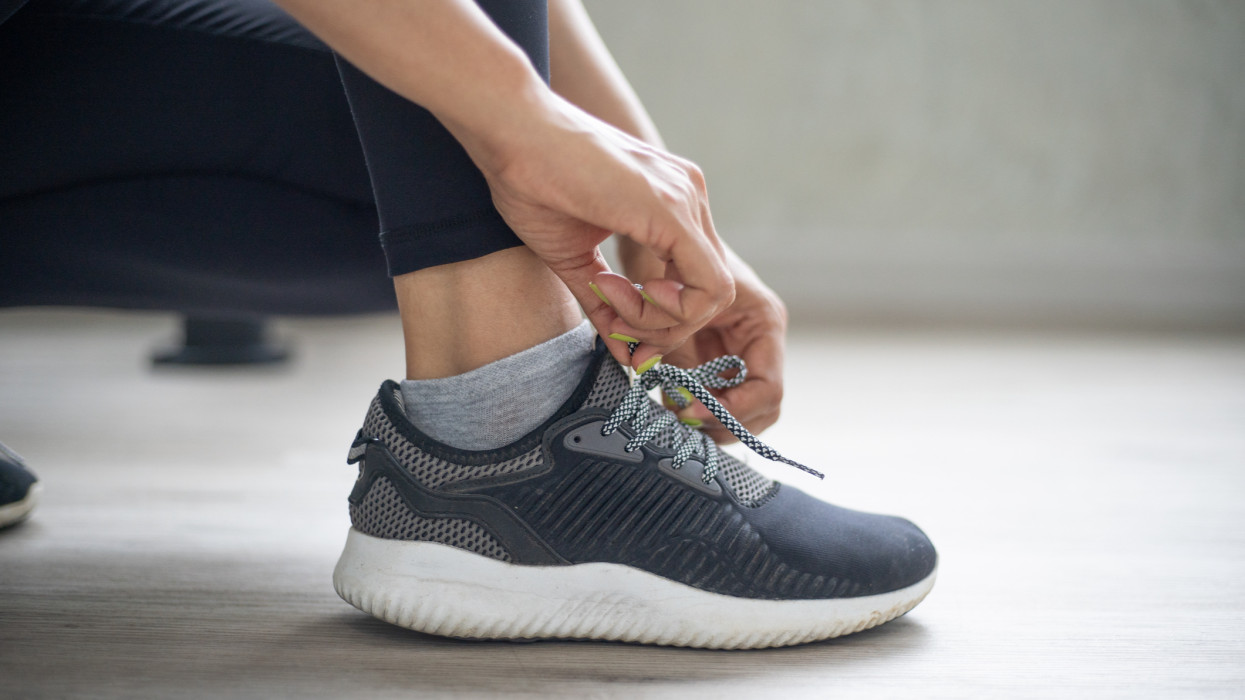 Gimiből kimaradt cipőárus kebelezi be a kedvenc nyugati márkáidat: zseniális trükkel tarolja le a piacot