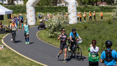 Elképesztő rekord az Ultrabalatonon: többen is duplán futották körbe a tavat, ennyi idő volt a 419 kilométer