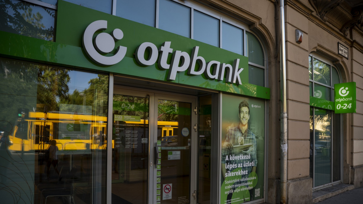 Óriásit nyerhet, aki most jól dönt: komoly akciókkal, jóváírásokkal vadásszák a fiatal ügyfeleket a hazai bankok
