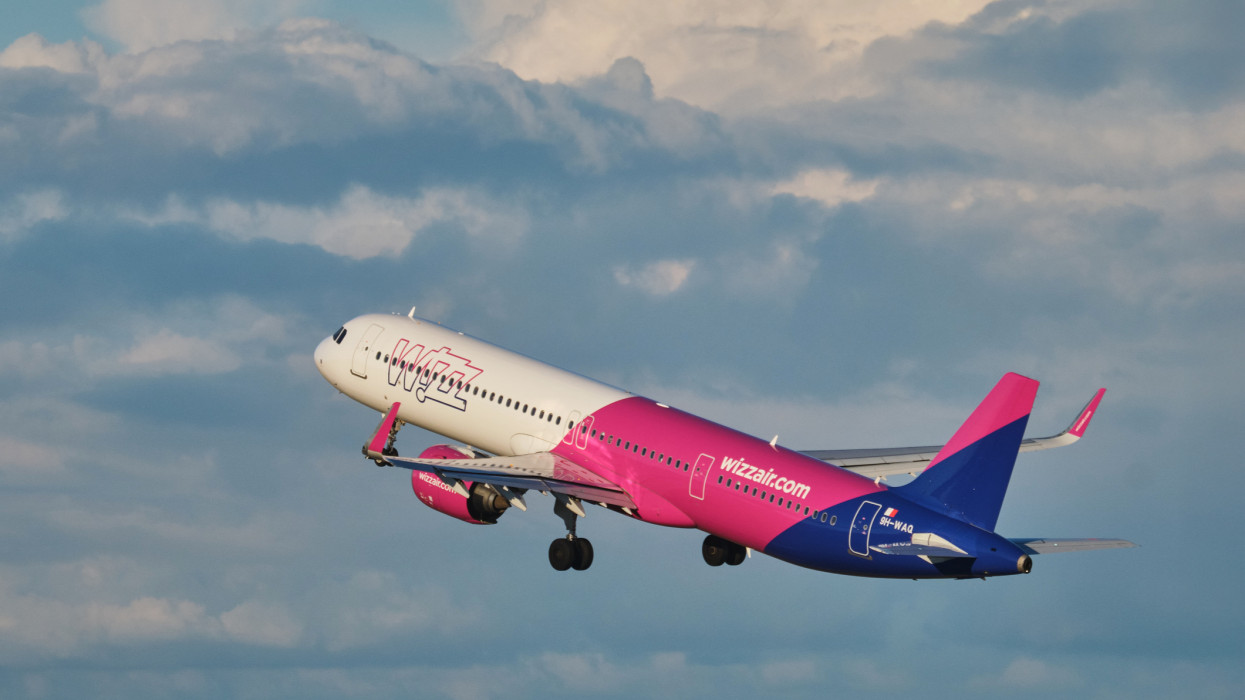 Kerozinhiány fenyegeti az iparágat: a Wizz Air mégis hatalmas bővítésbe kezd