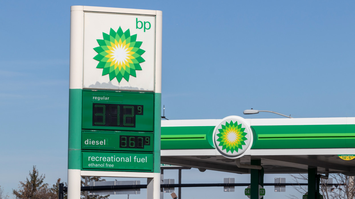 Újabb háború, újabb brutális extraprofit: óriásit kaszált az energiaóriás az olajárak kilövésén