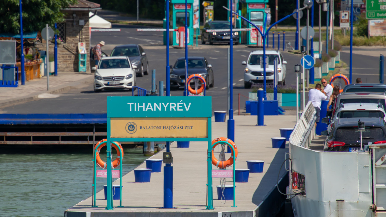 Balatoni komp menetrend 2026 tavaszán és nyarán: a Tihany - Szántód komp indulás és jegyárak