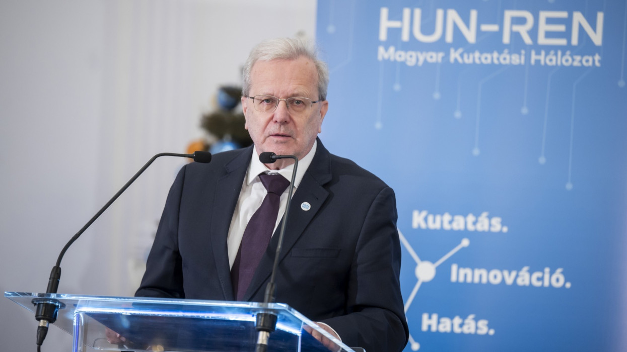 Megelégelték a megalázó fizetéseket a magyar tudósok: ezen a radikális lépésen múlhatnak az uniós milliárdok