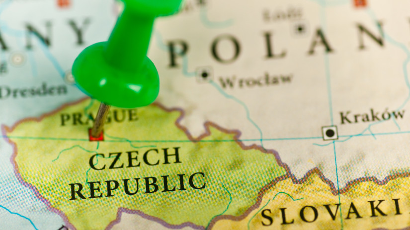 Tényleg Magyarország vezetheti be az eurót utolsóként a V4-es országok közül? Itt van feketén-fehéren a lengyelek, csehek álláspontja