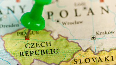 Tényleg Magyarország vezetheti be az eurót utolsóként a V4-es országok közül? Itt van feketén-fehéren a lengyelek, csehek álláspontja