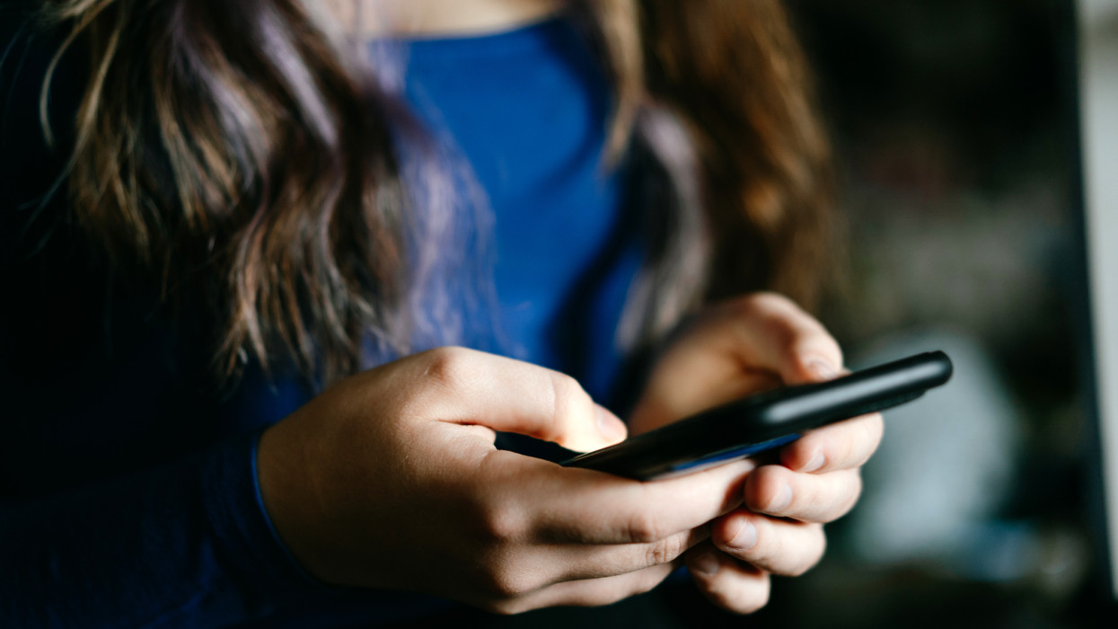 Drasztikus lépésre kényszerülhetnek a mobilszolgáltatók az energiaválság miatt: tömegek internete lassulhat be?