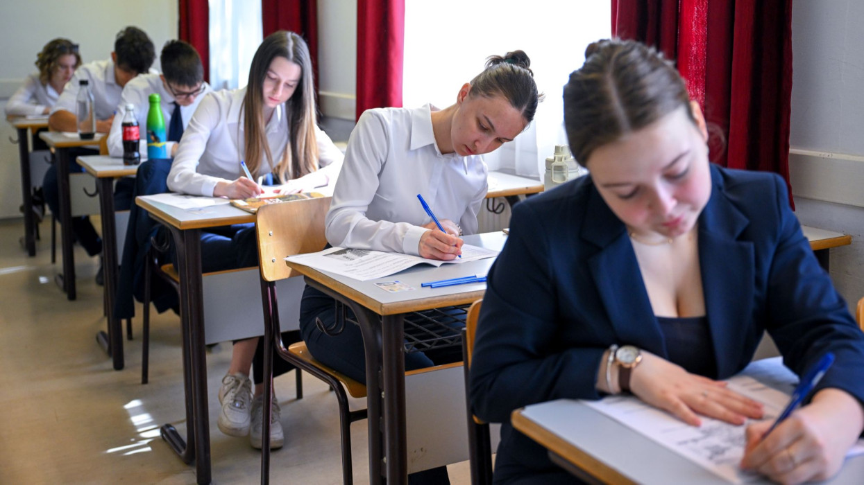 Angol érettségi 2026: Ezeket a feladatokat kapták a diákok az írásbeli vizsgán