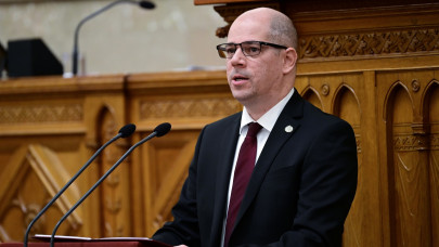 Legfőbb ügyész: akár Dubajból is visszahozzák Matolcsyék Ferrariait, senki ne számítson rá, hogy sikerül a vagyonkimentés