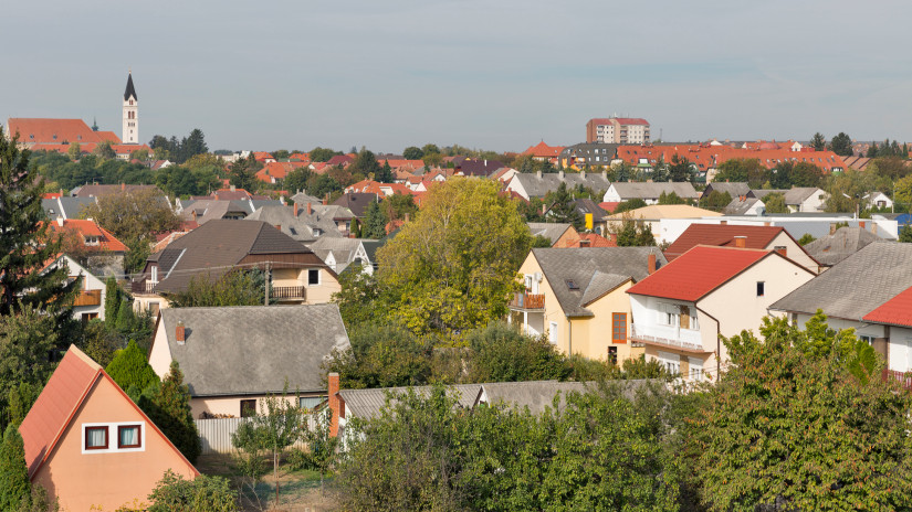 116 férőhelyes munkásszálló épülhet a Balatonnál: okoszebra és új csomópont is jöhet