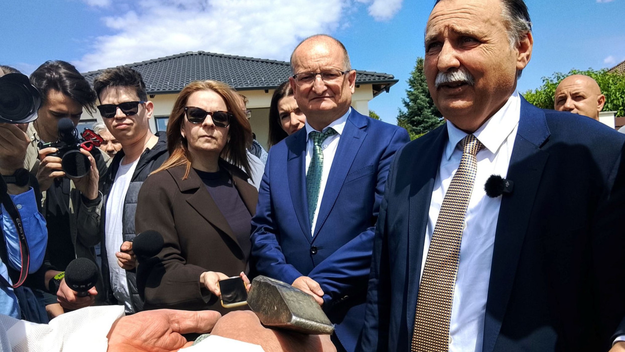 Az azbesztbotrány helyszínére vezetett Gajdos László első útja: "Ez nem maradhat következmények nélkül!"