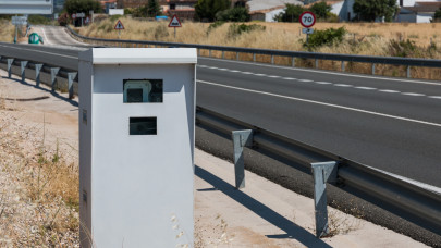 Eleged van a száguldozó autókból? Így kérhetsz fekvőrendőrt vagy traffipaxot a házad elé a saját utcádban