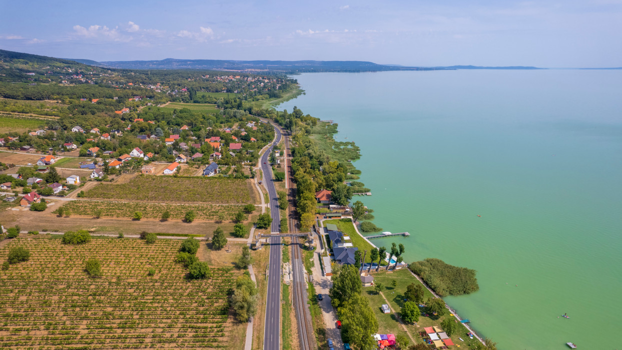 Brutális hőkupola telepszik a térségre, itt a fordulat az időjárásban: valósággal berobban a nyár