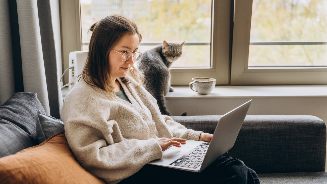 Kiderült az igazság a magyarországi home office-ról: rengeteg dolgozó él tévhitben, egészen más a valóság