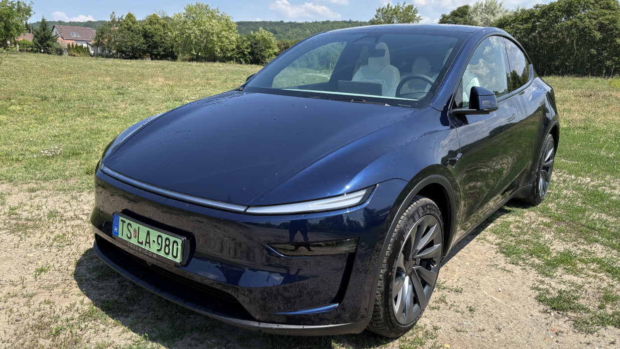 Zseniális vagy teljes zsákutca? Teszten a nagycsaládosok Teslája: ezt kínálja 23 millióért Elon Musk