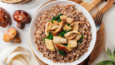 Így készül az ősi paraszti konyha filléres szuperfogása: az őrségi gombás tatárkakása
