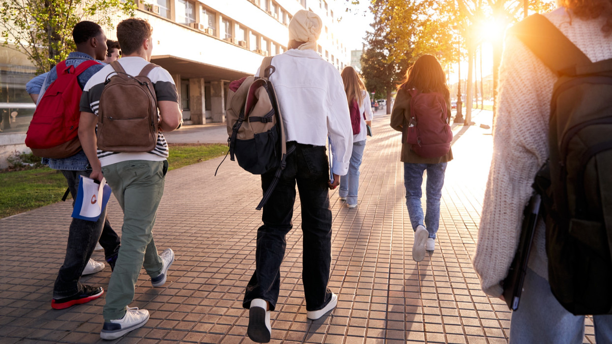 Újra jön az Erasmus, de van egy óriási probléma: ezért maradhatnak itthon mégis magyar diákok tömegei