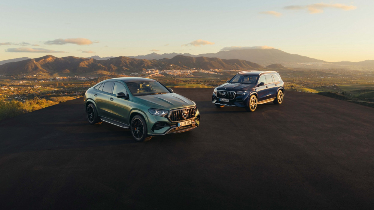 Nem enged a V8-ból a Mercedes: Desh is elégedetten csettinthet, brutális stílusban újultak meg kedvenc autói
