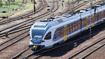 Hetfő reggel térdelt le a MÁV a győri vonalon: az M1-es autópályán is katasztrófa közlekedni, érik a káosz
