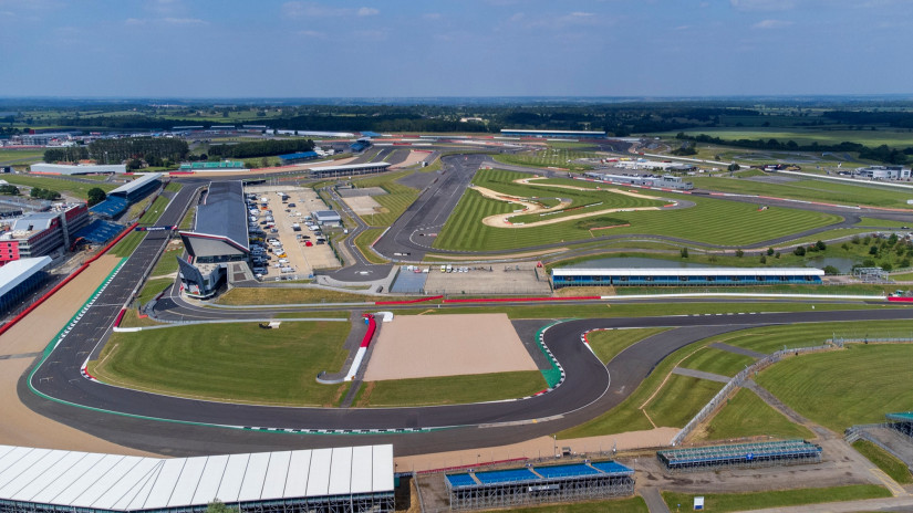 F1 Brit Nagydíj 2026: itt van minden fontos tudnivaló, a sprintfutam és a verseny kezdése Silverstone-ban