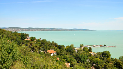Újra megnyílt a Balaton egyik legnépszerűbb kilátója: a sorsa azonban továbbra is bizonytalan
