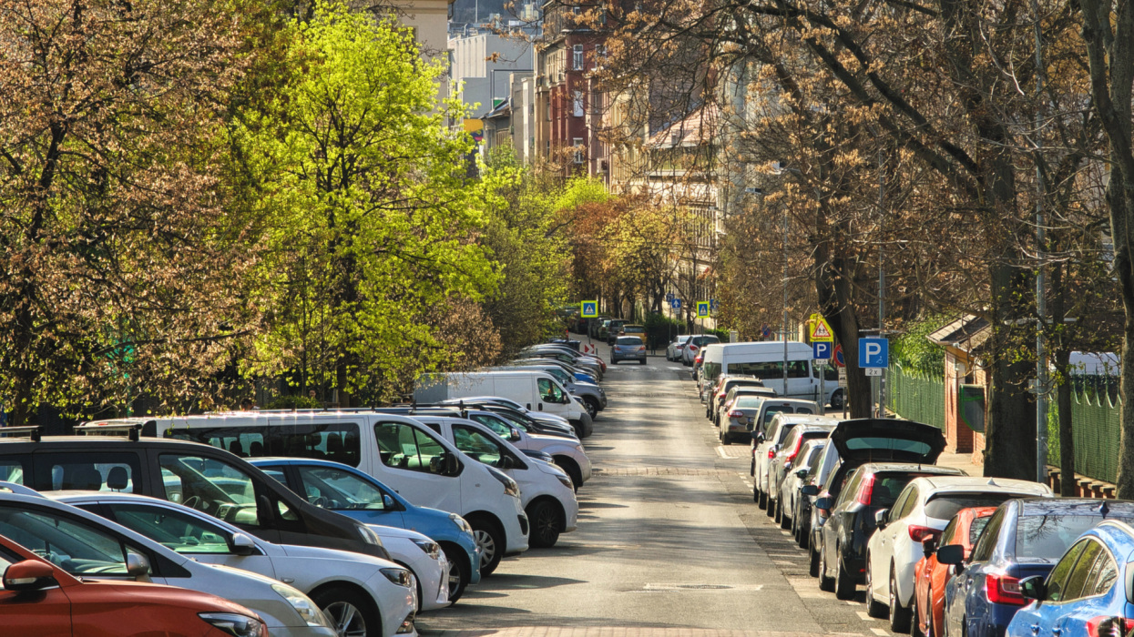 Erős üzenetet küldött a Közlekedési Minisztérium a mobilparkolással trükköző cégeknek: azért ez már több a soknál