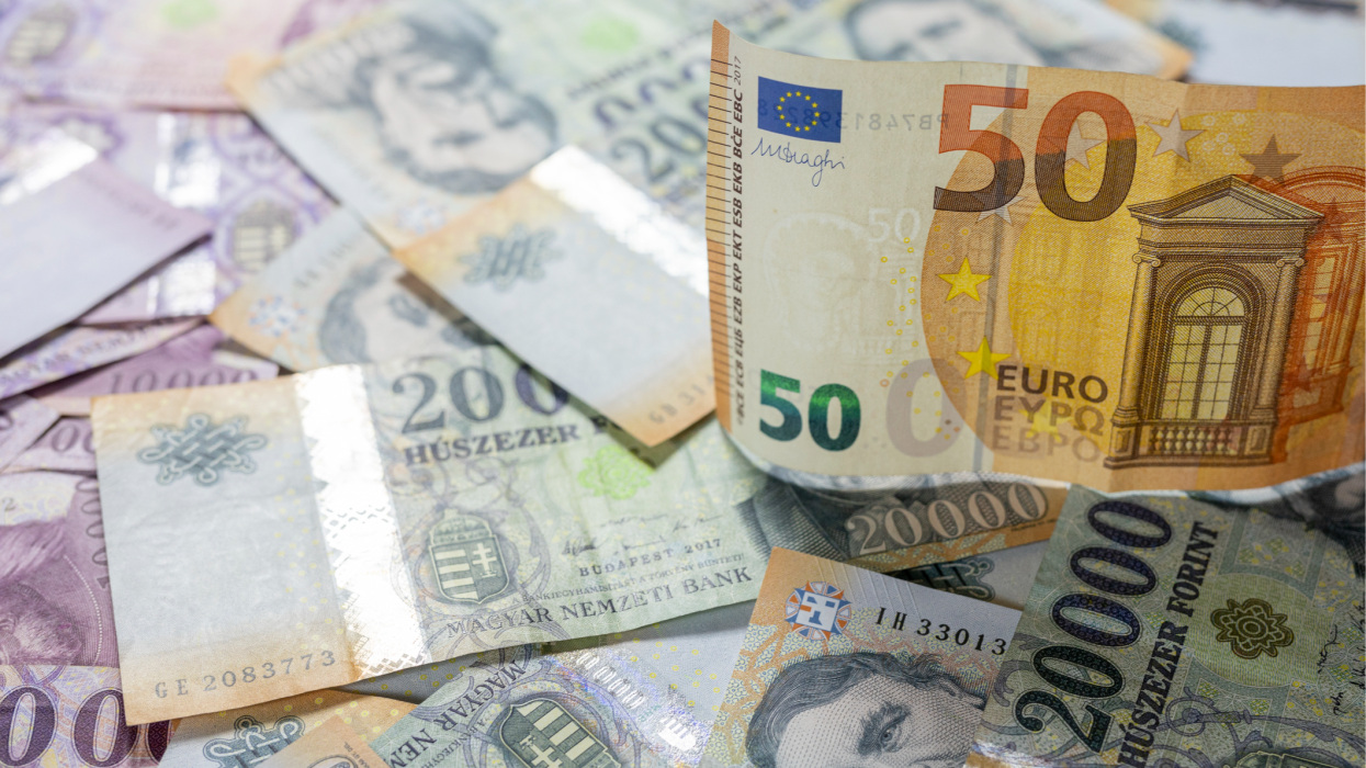Újra változott a forint árfolyama: ezt mutatják az esti számok