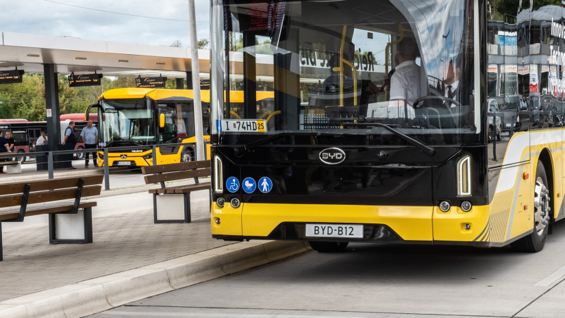 Ebben a két megyében indulhatnak a hiánypótló buszjáratok: újabb nagy ígérettel állt elő Vitézy Dávid