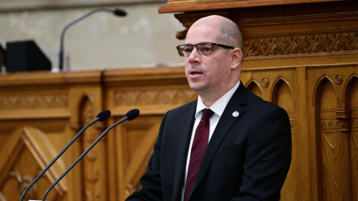 Most érkezett: lemondott a legfőbb ügyész