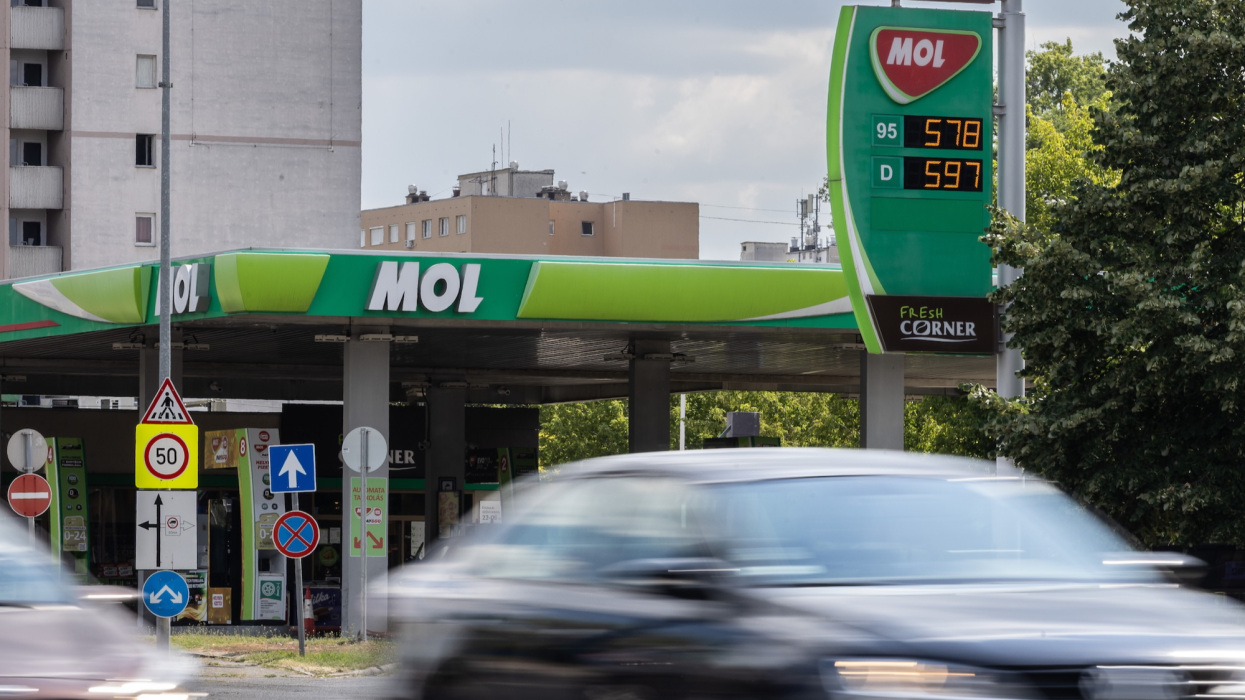 Soha nem látott krízis a Molnál: kiderült, mennyi pénzt kaszáltak a történelmi leállás ellenére