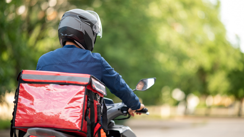 Ennyit keres egy motoros ételfutár egyetlen hét alatt 2026-ban Budapesten: főállásban is durván megéri