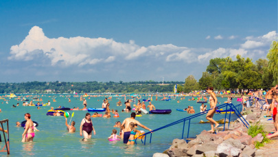 Nagyon komoly veszélyt rejt a sekély víz a Balatonnál: erre kell figyelnie annak, aki a déli-parton nyaral