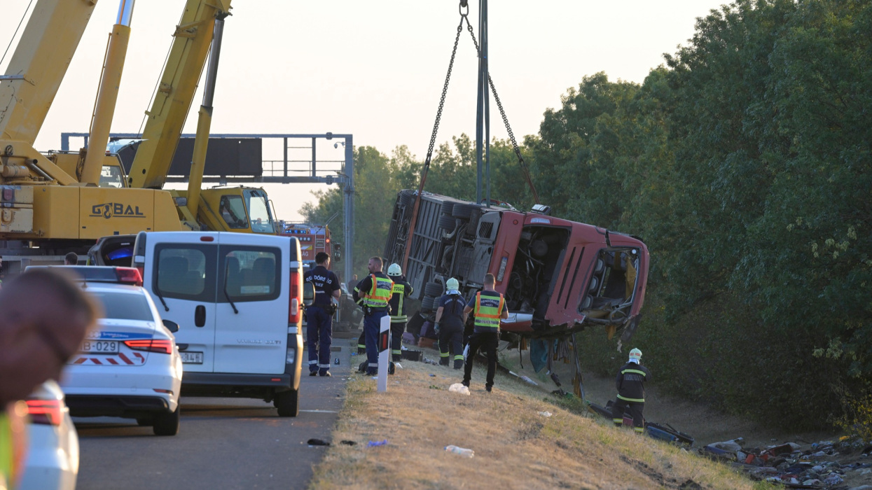 Újabb részletek az M3-ason történt halálos buszbalesetről: kiderült minden az áldozatokról, tizenketten vesztek oda