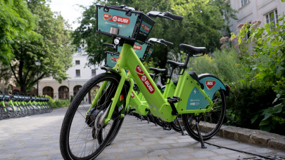 Óriási a káosz Budapest utcáin: rengeteg gyanútlan utazó fizethet tízezres büntetést a népszerű szolgáltatás miatt