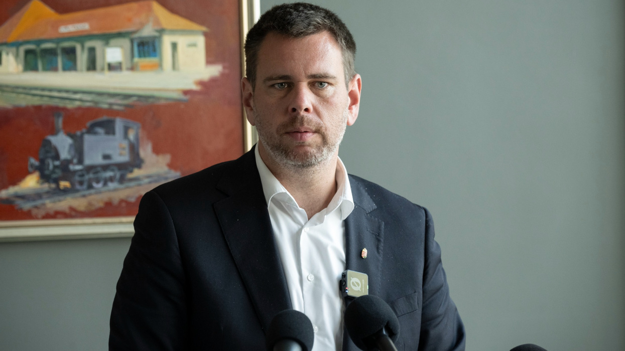 Beleszállt Vitézy Dávid az aksigyárakba: komoly változások jönnek Magyarországon, élesednek az új szabályok