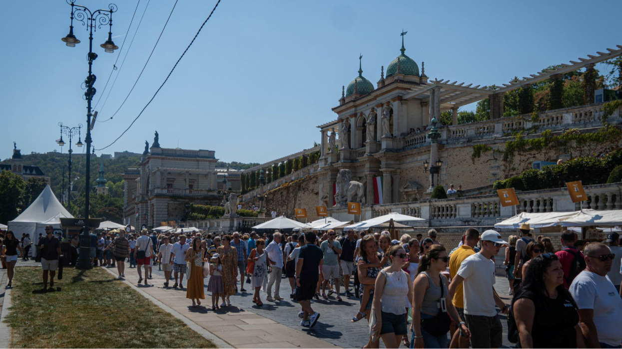 Szabályosan megrohanták a magyarok a Várat: elképesztő tömeg hömpölygött Budapest utcáin augusztus 20-án