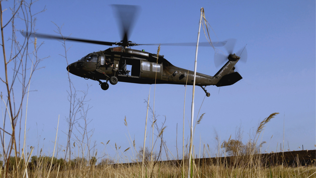 Elszabadult a pokol a magyar határ közelében: nemzetközi egységek és Black Hawk helikopterek lepték el a szomszédot