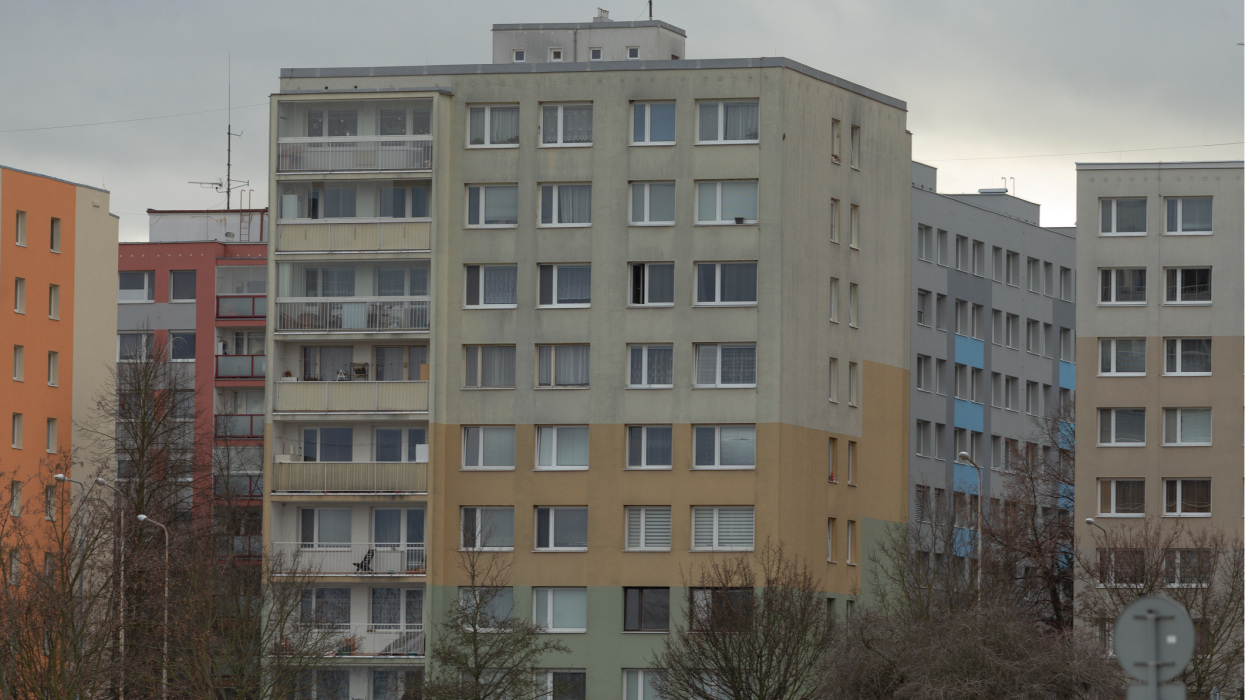 Megfordult a lakáspiac Magyarországon: elindult az árcsökkenés, ebben a régióban már 10 százalékot buktak az ingatlantulajok