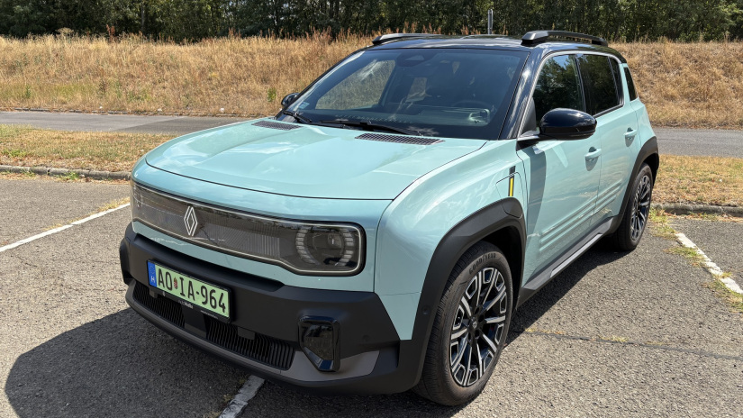 Ledobta a retro-bombát a Renault: villanyos lett a legendás népautó, teszten az új 4-es
